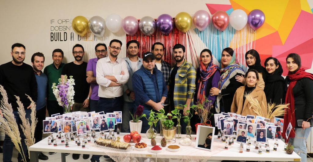 احسان عابدی طراح گرافیک اهل کاشان